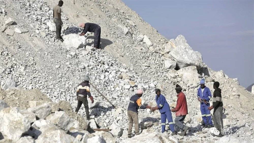 蓝狮平台官方：95后，我在非洲挖锂矿实现财富自由