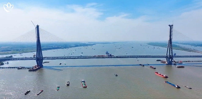 蓝狮娱乐注册:世界最大跨度斜拉桥,我国常泰长江大桥以“毫米级”精度顺利合龙