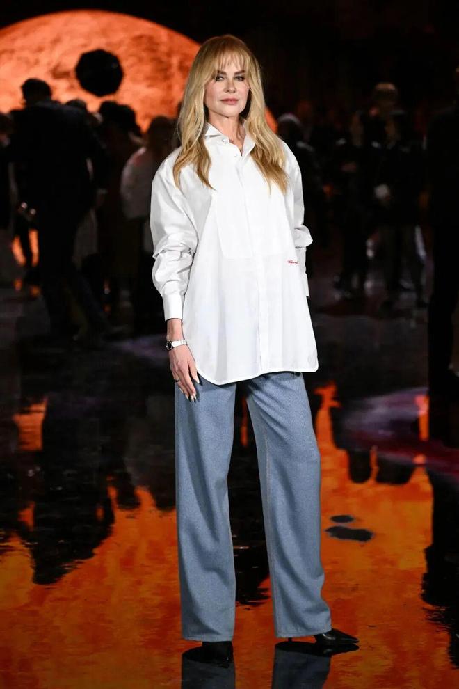 蓝狮娱乐官方:给她的宇宙,Matthieu Blazy重塑香奈儿女性