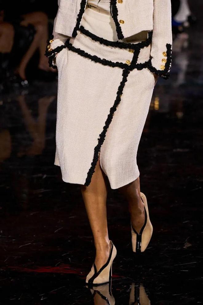 蓝狮娱乐官方:给她的宇宙,Matthieu Blazy重塑香奈儿女性