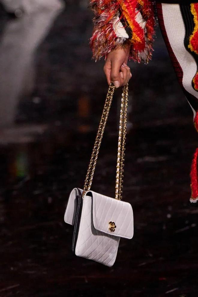 蓝狮娱乐官方:给她的宇宙,Matthieu Blazy重塑香奈儿女性