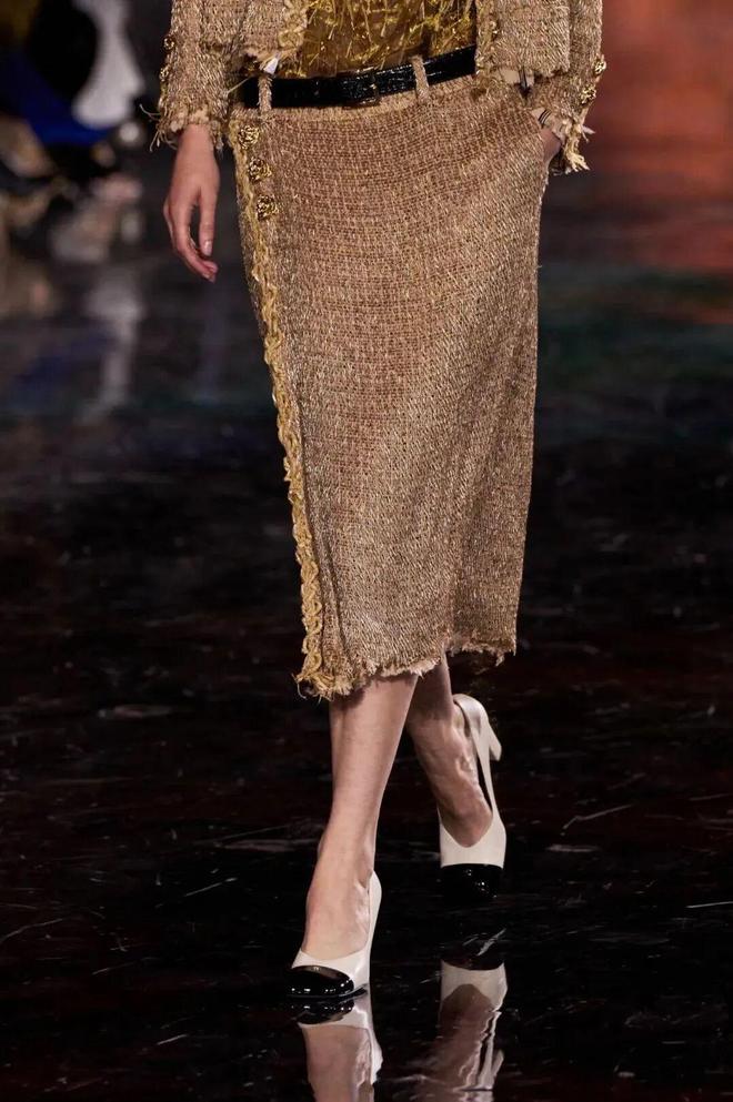 蓝狮娱乐官方:给她的宇宙,Matthieu Blazy重塑香奈儿女性